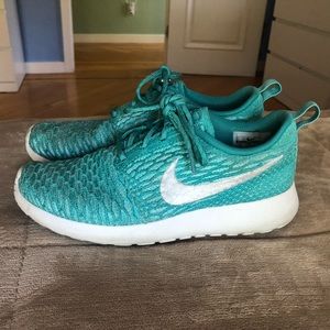 flyknit roshe runs